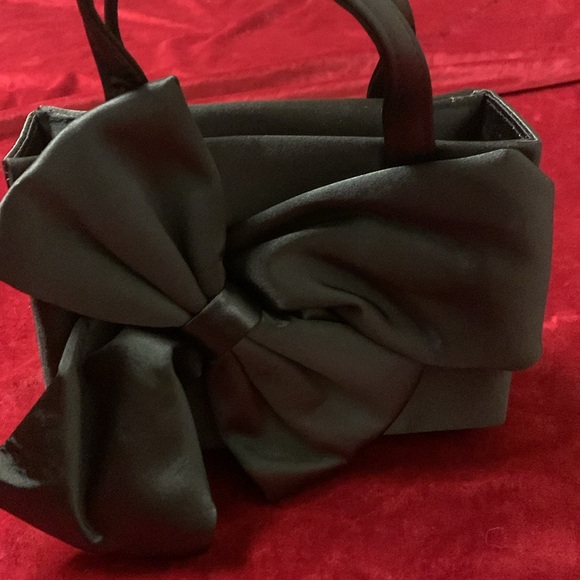 Black Small Evening Party Box Purse with Large Bow Detail and Hand Strap - Picture 4 of 7